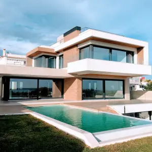 How to Steal a Very Expensive House