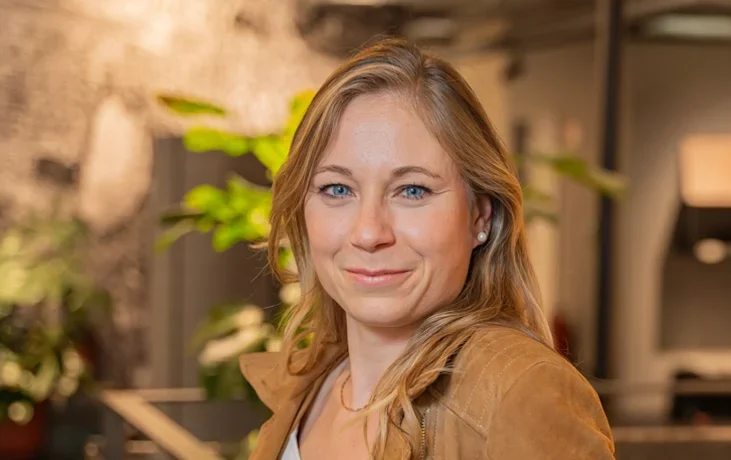 <h1><strong>Claudia Winkler</strong></h1> image